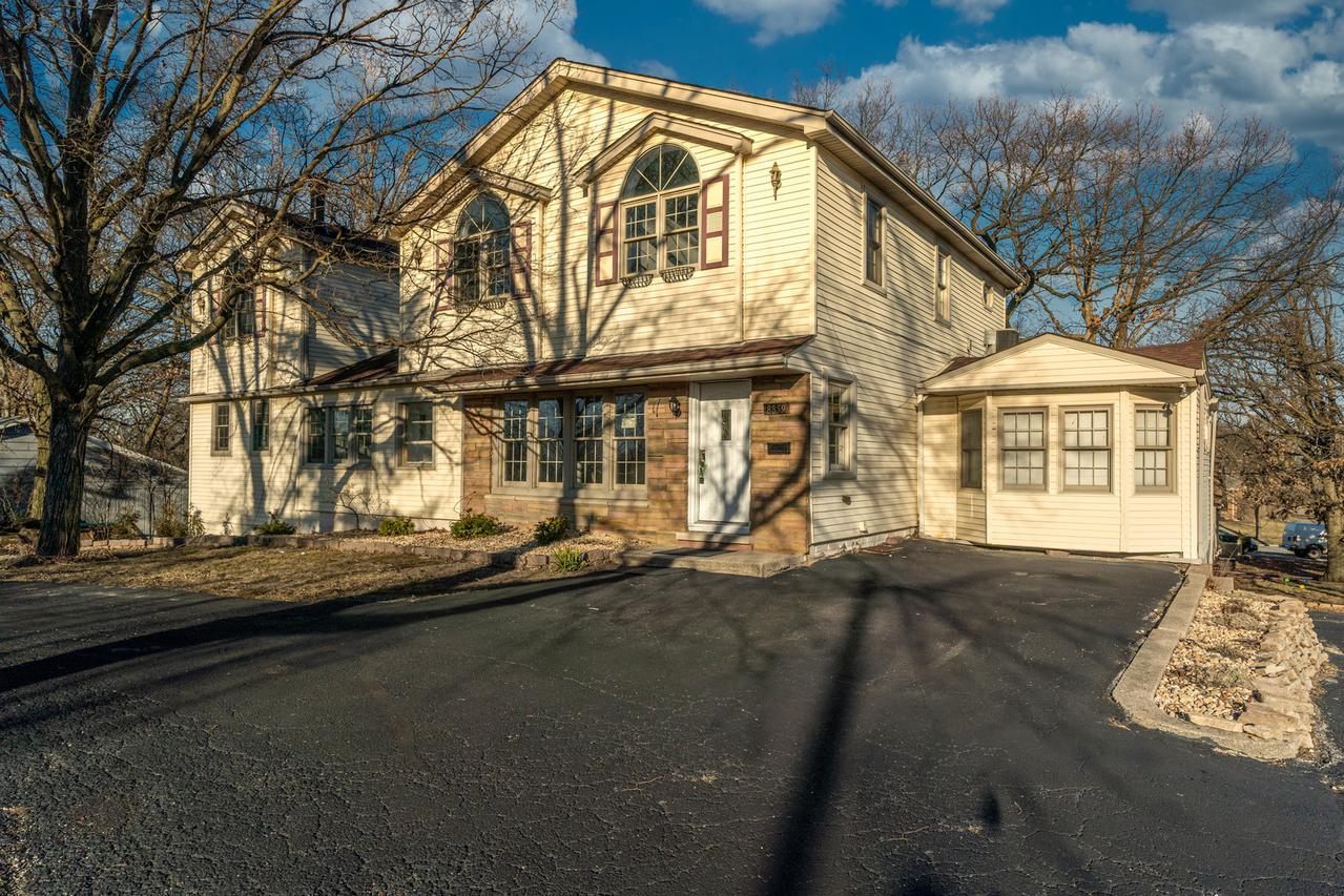 8859 S 84th Ave., Hickory Hills, IL 60457