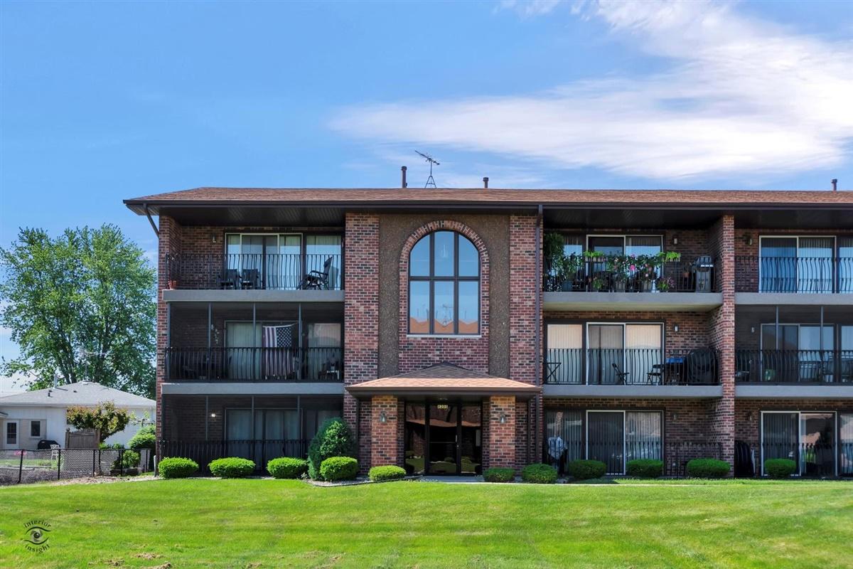 8205 Millstone Dr. #1D, Palos Hills, IL 60465