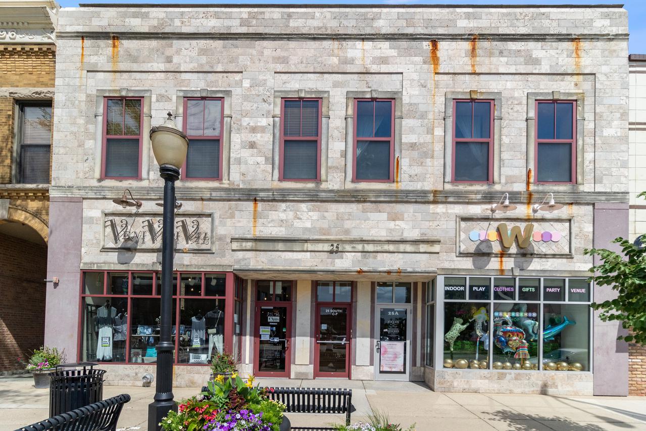 25 S La Grange Rd. #F, La Grange, IL 60525