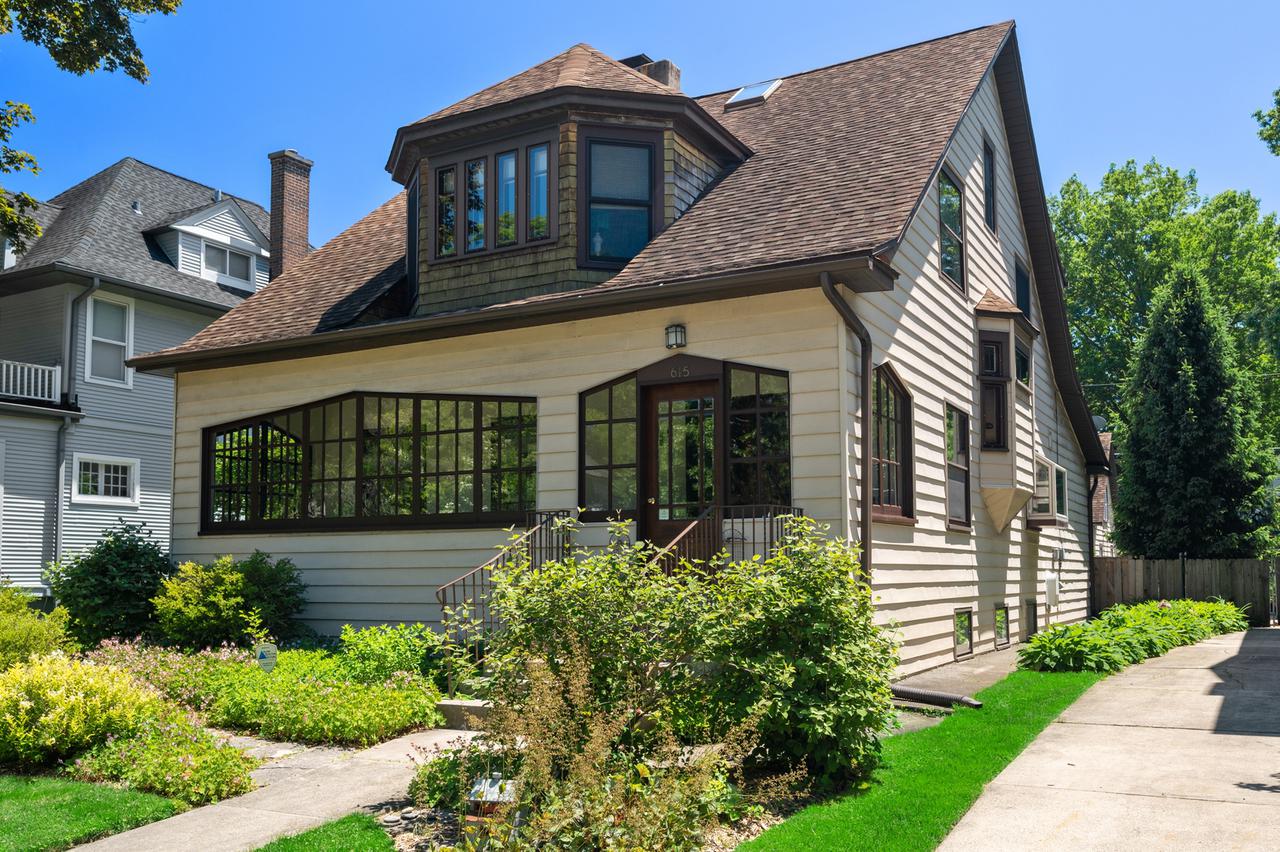 615 Lake Ave., Wilmette, IL 60091