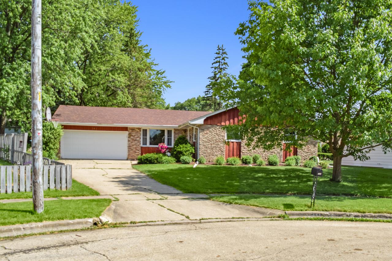 341 Perry Ct., Sycamore, IL 60178