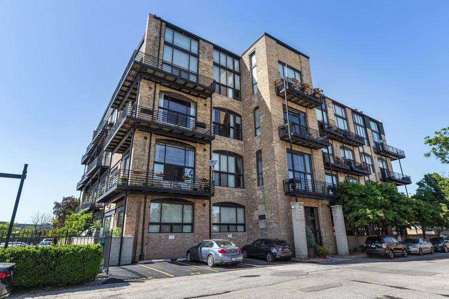 2614 N Clybourn Ave. #301, Chicago, IL 60614