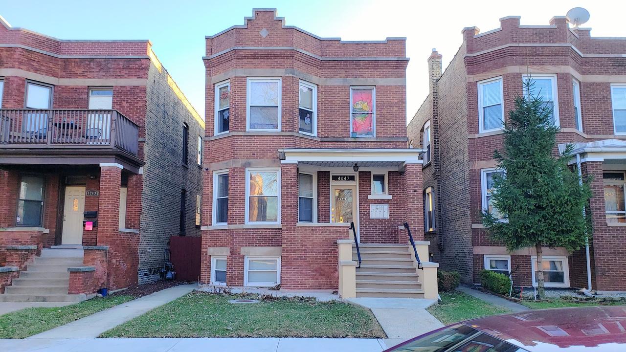 4247 W Melrose St., Chicago, IL 60641