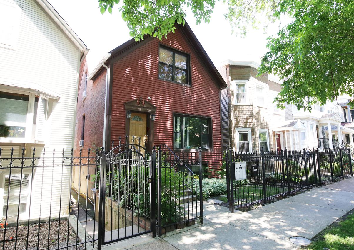 2234 W Barry Ave., Chicago, IL 60618