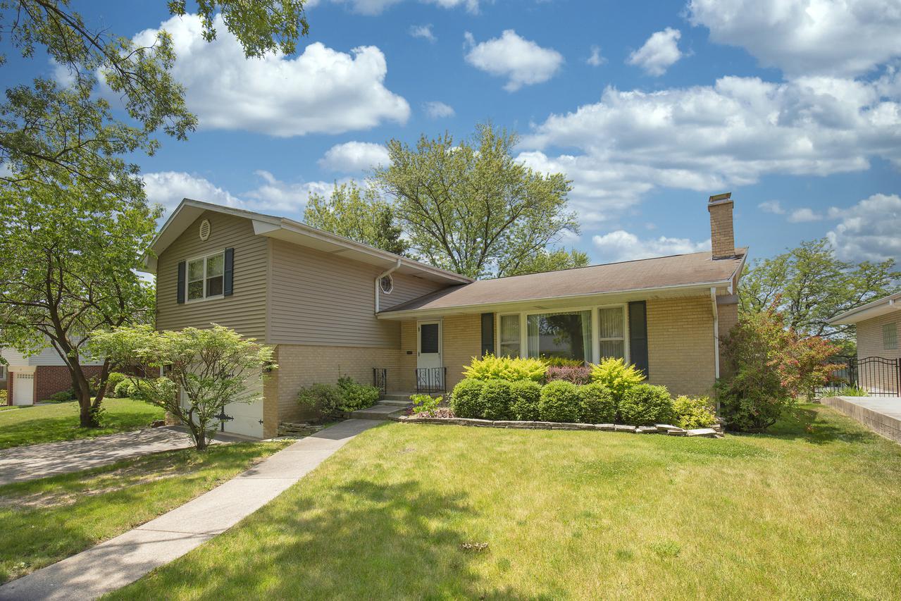 646 S Cedar Ave., Elmhurst, IL 60126
