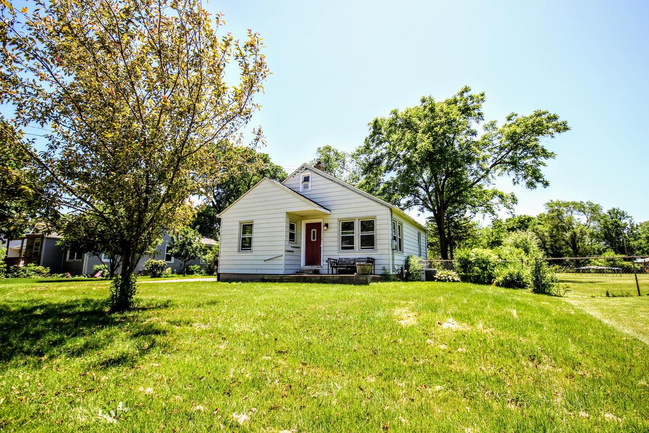 619 Sycamore Ln., Machesney Park, IL 61115