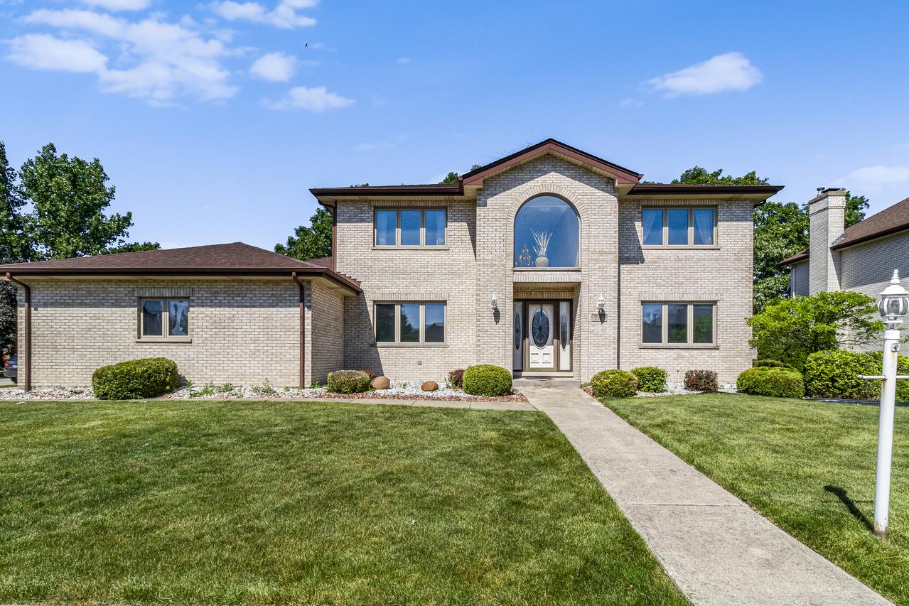 1316 Eagle Crest Dr., Lemont, IL 60439