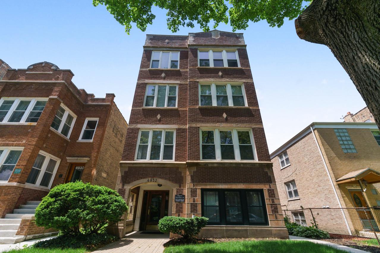 4932 N Ridgeway Ave., Chicago, IL 60625