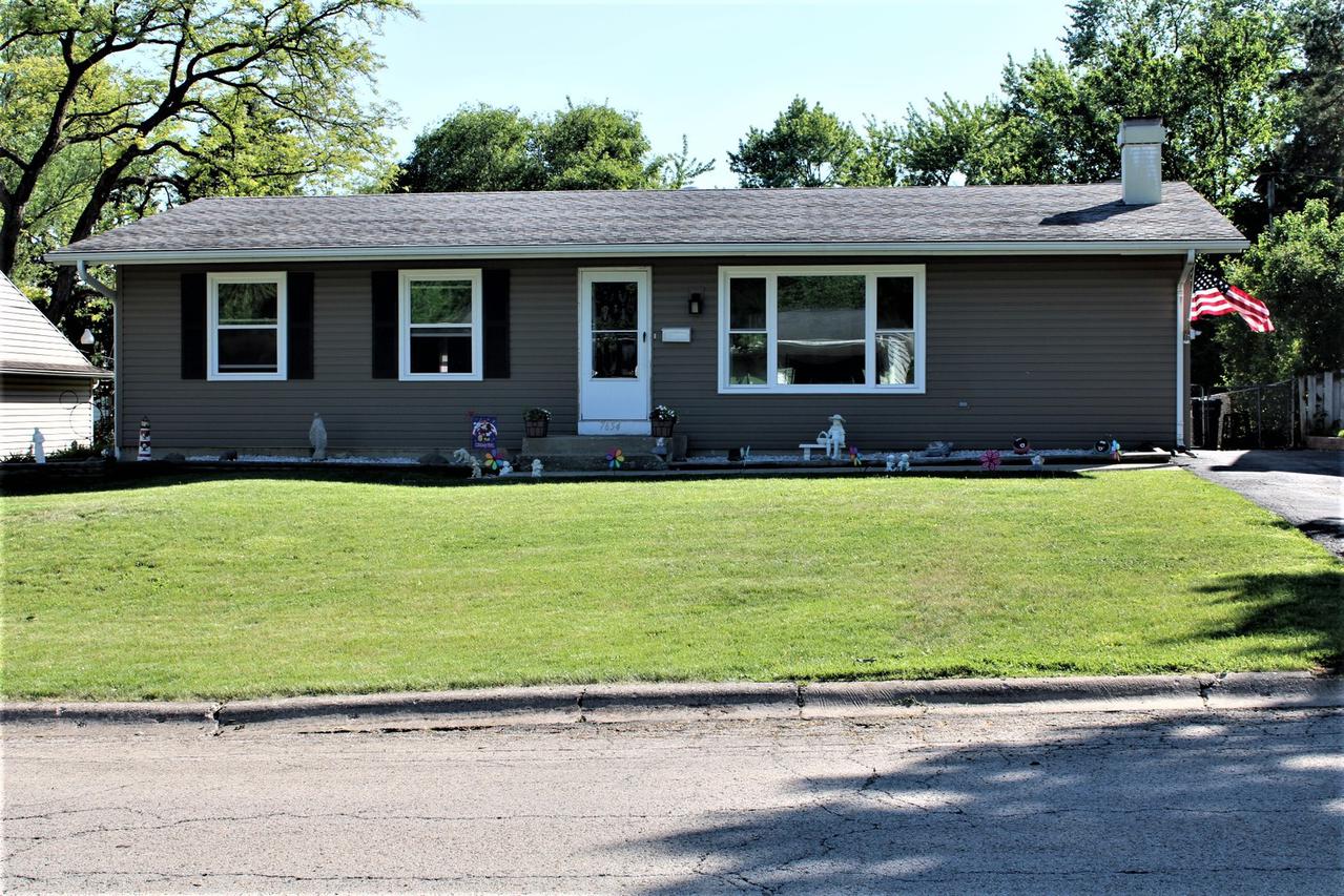 7654 Sprucewood Ave., Woodridge, IL 60517