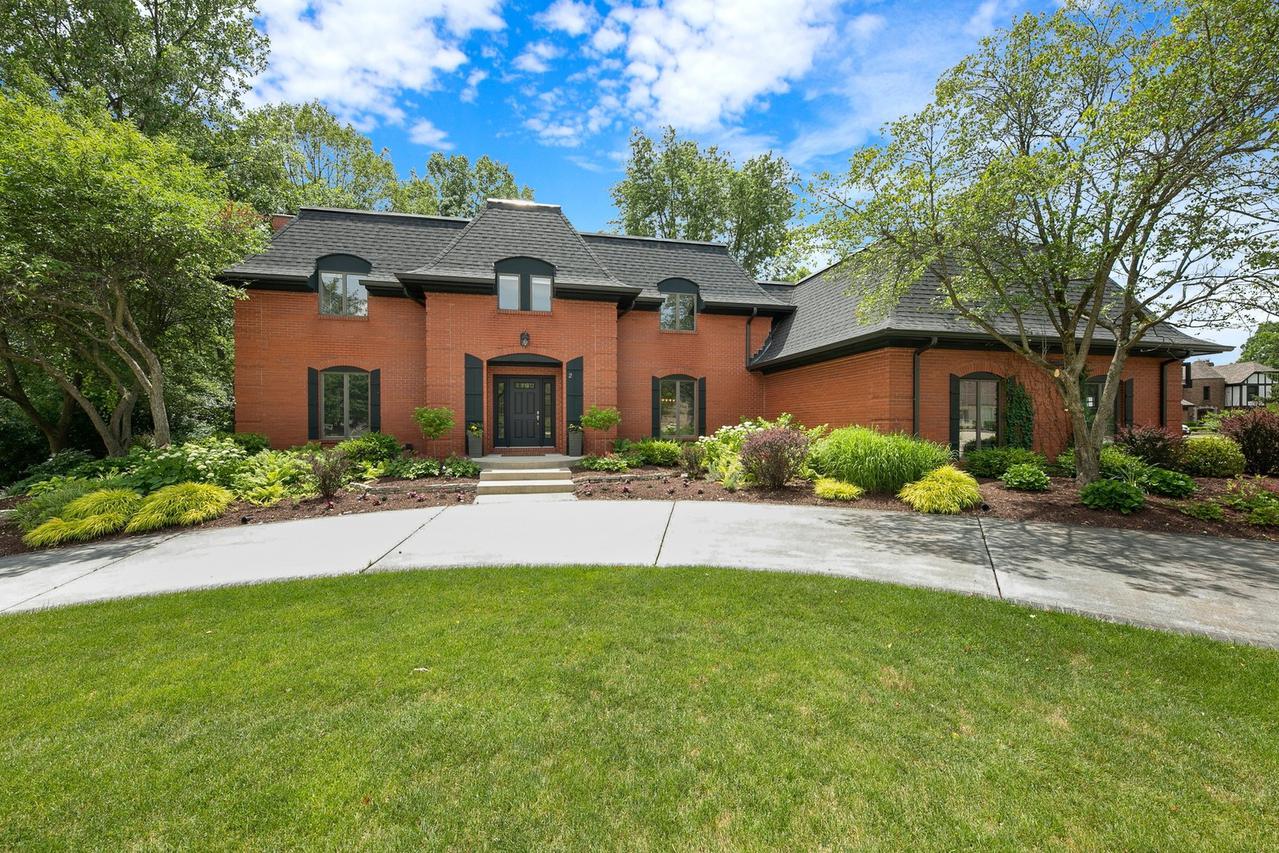 2 Regent Ct., Burr Ridge, IL 60527