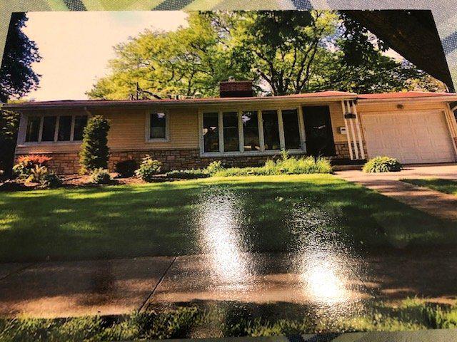 438 E Drury Ln., Barrington, IL 60010