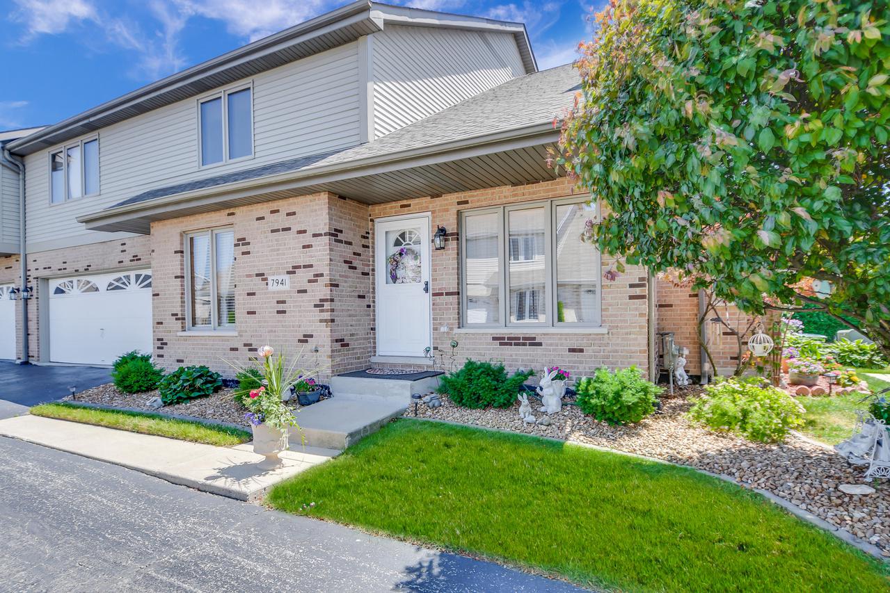 7941 Tiffany Ct., Palos Hills, IL 60465