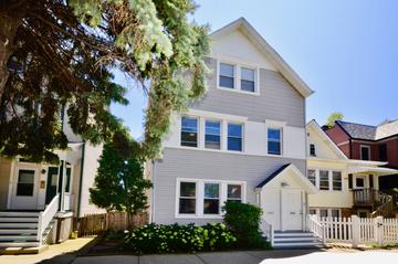 1637 W Barry Ave., Chicago, IL 60657