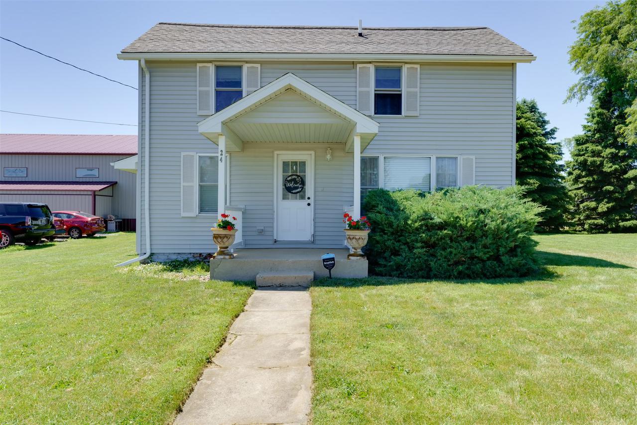 24 S Pine St., El Paso, IL 61738