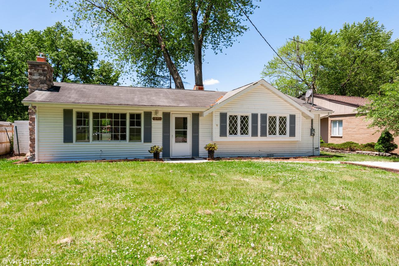 2405 S Riverview Dr., Holiday Hills, IL 60051