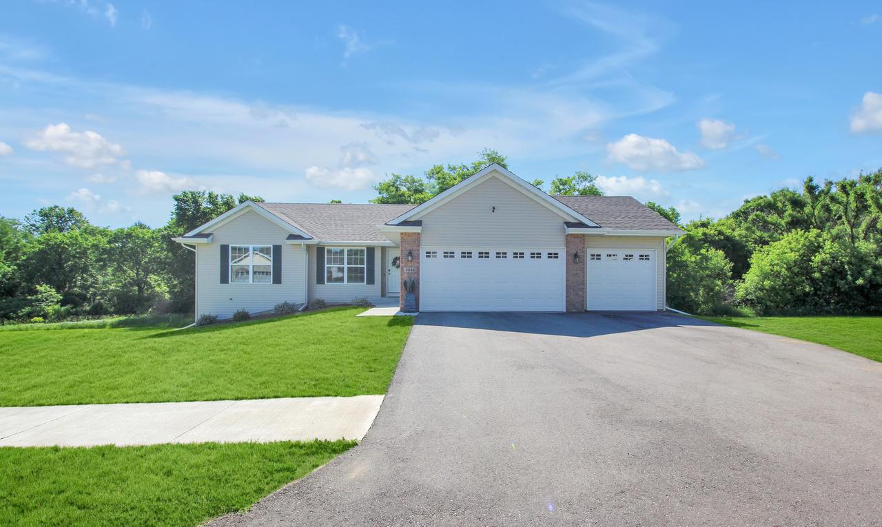 1041 Shimer Dr., Freeport, IL 61032