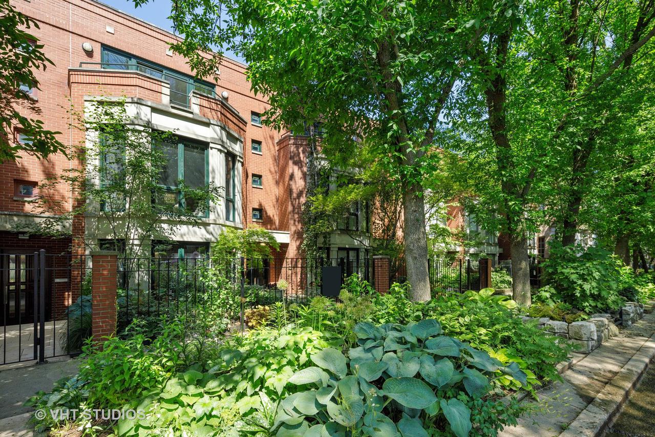 2216 N Wayne Ave., Chicago, IL 60614