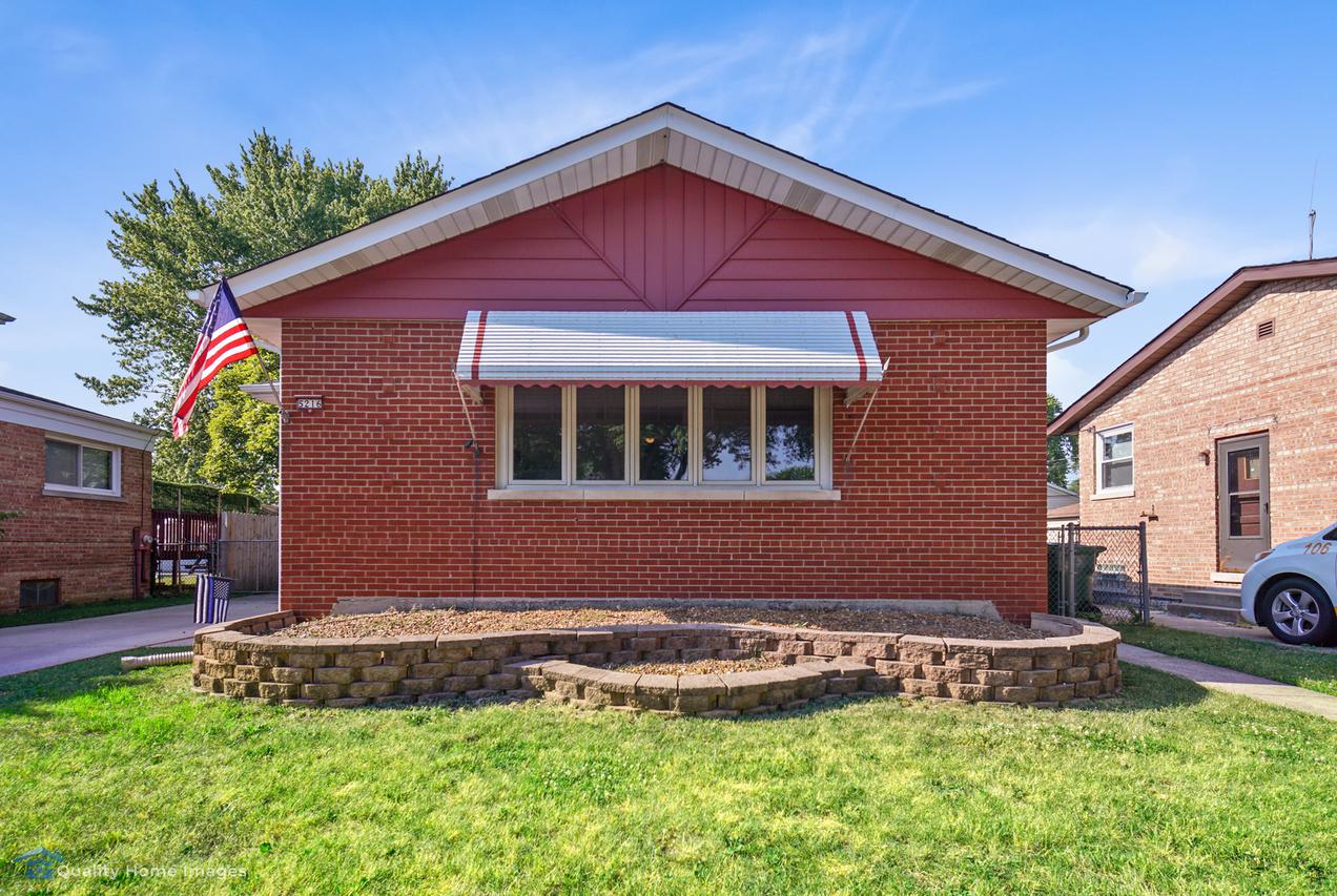 5216 Oak Center Dr., Oak Lawn, IL 60453