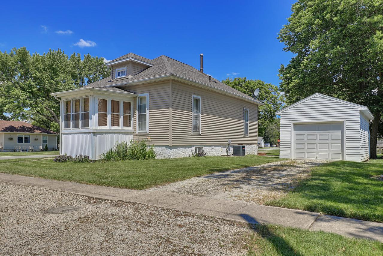 102 North St., Fisher, IL 61843