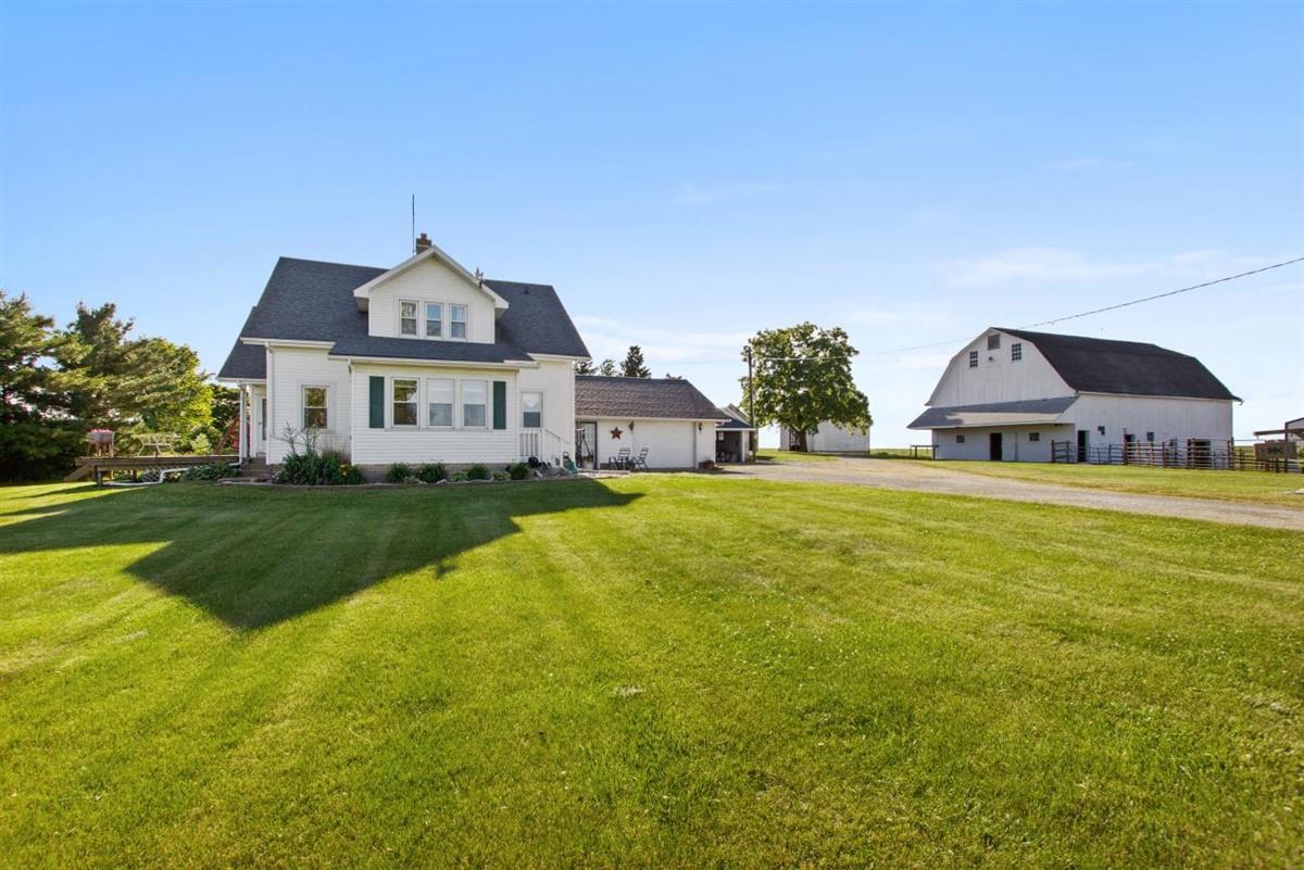 1111 County Road 2100 East, Roanoke, IL 61561