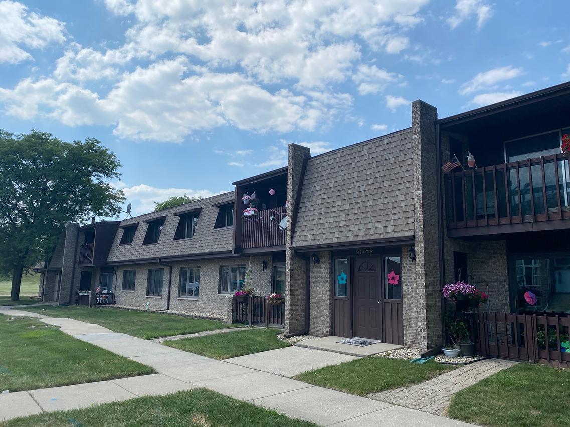 9147 S Roberts Rd. #201, Hickory Hills, IL 60457