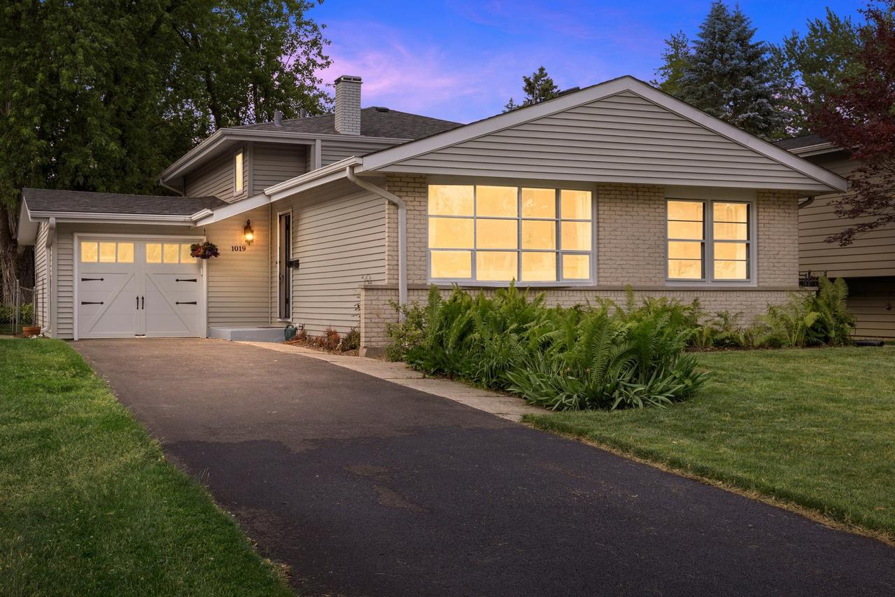 1019 E Elm St., Wheaton, IL 60189