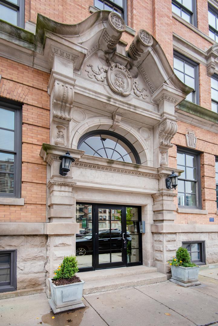 319 W Erie St. #2E, Chicago, IL 60610
