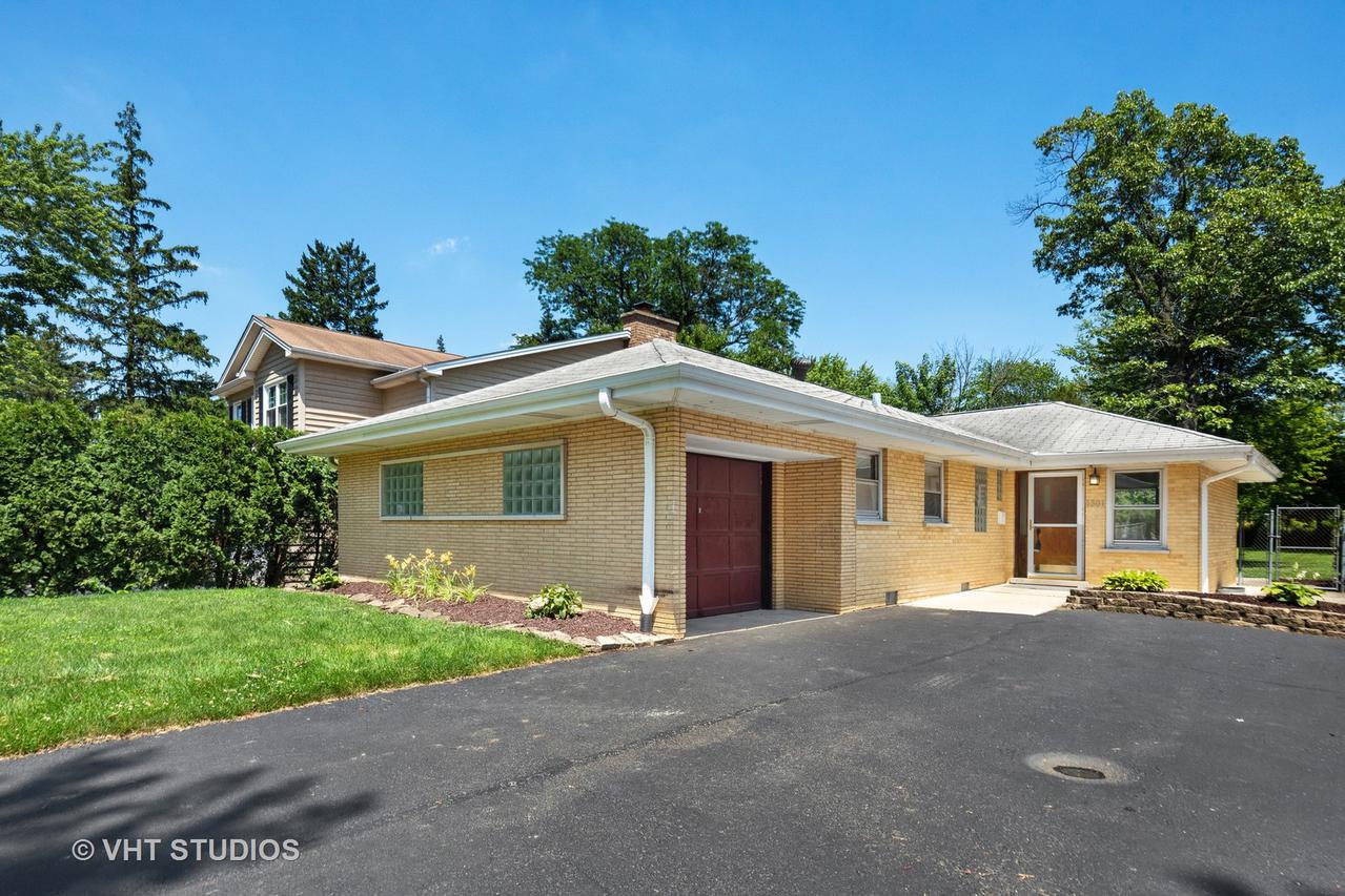 5301 Cumnor Rd., Downers Grove, IL 60515