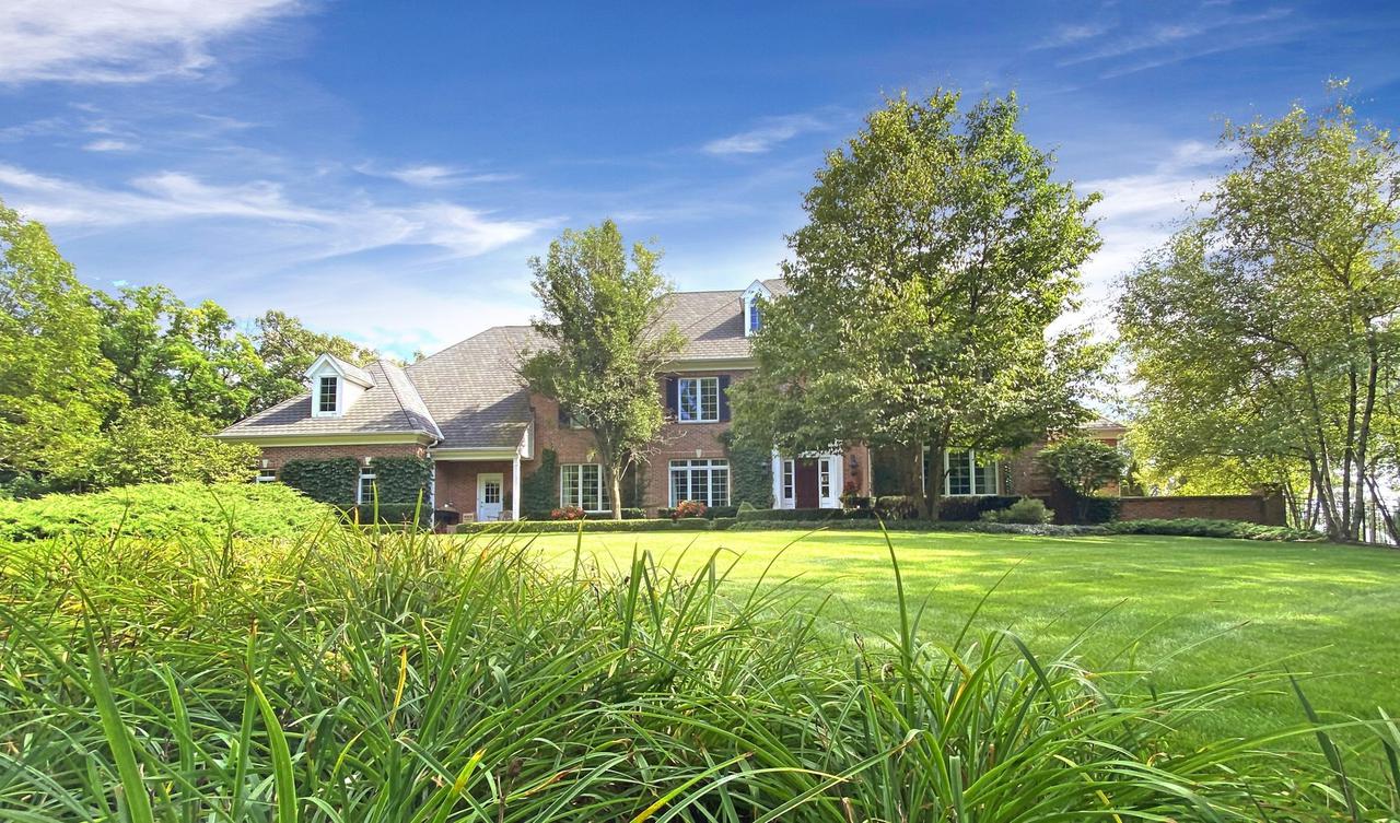 7707 Oak Ridge Ct., Crystal Lake, IL 60012
