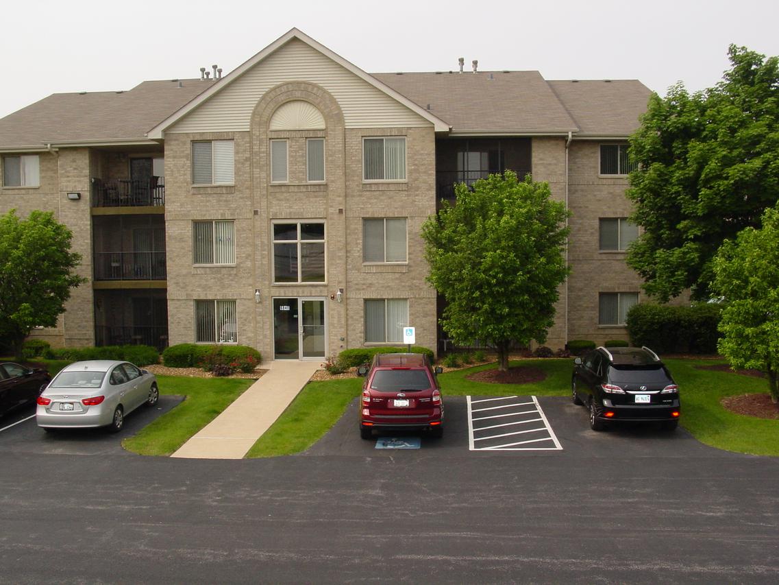 6840 Ridge Point Dr. #1C, Oak Forest, IL 60452