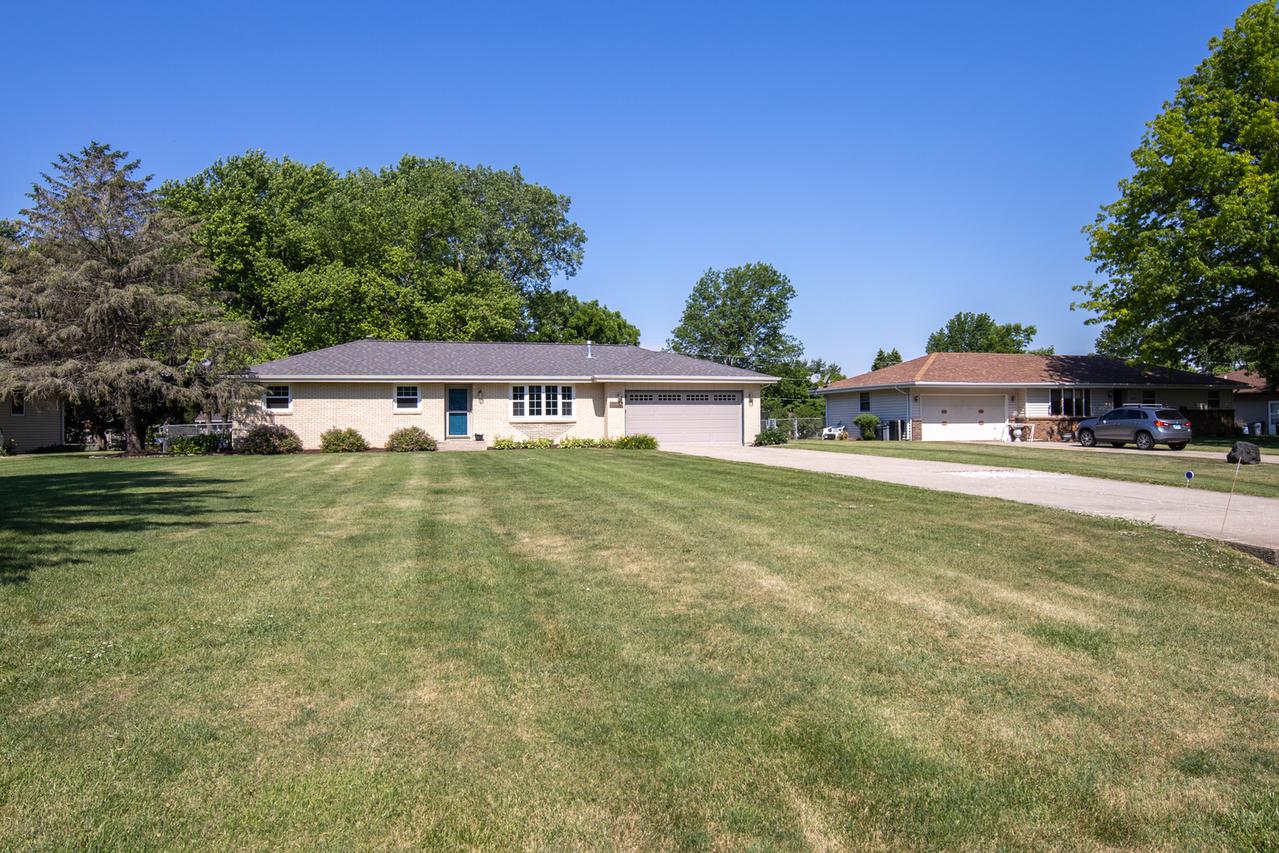 10430 Crimson Dr., Machesney Park, IL 60115