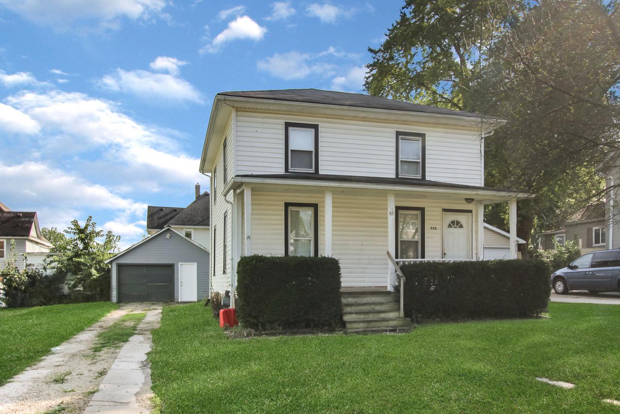 755 W Pleasant St., Freeport, IL 61032