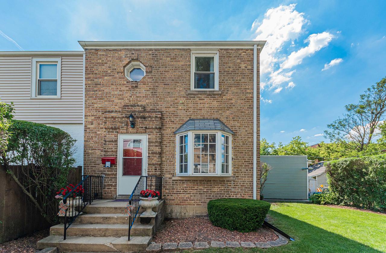 1068 E Thacker St., Des Plaines, IL 60016