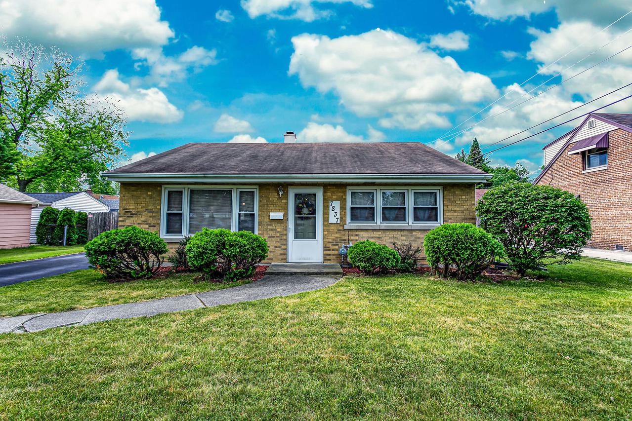 7837 44th St., Lyons, IL 60534