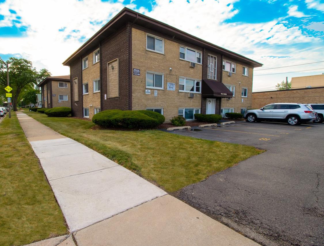 8504 45th Pl. #GB, Lyons, IL 60534