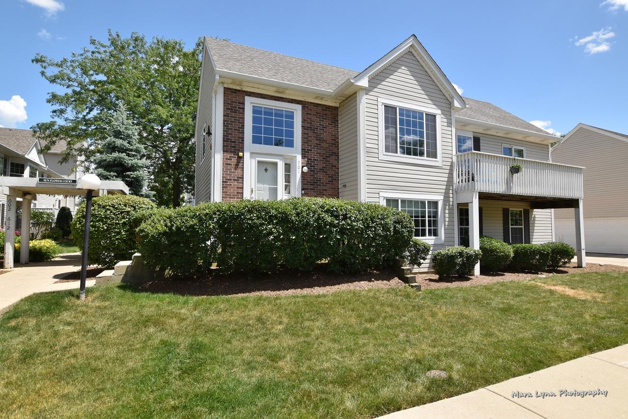 701 E Victoria Cir., North Aurora, IL 60542