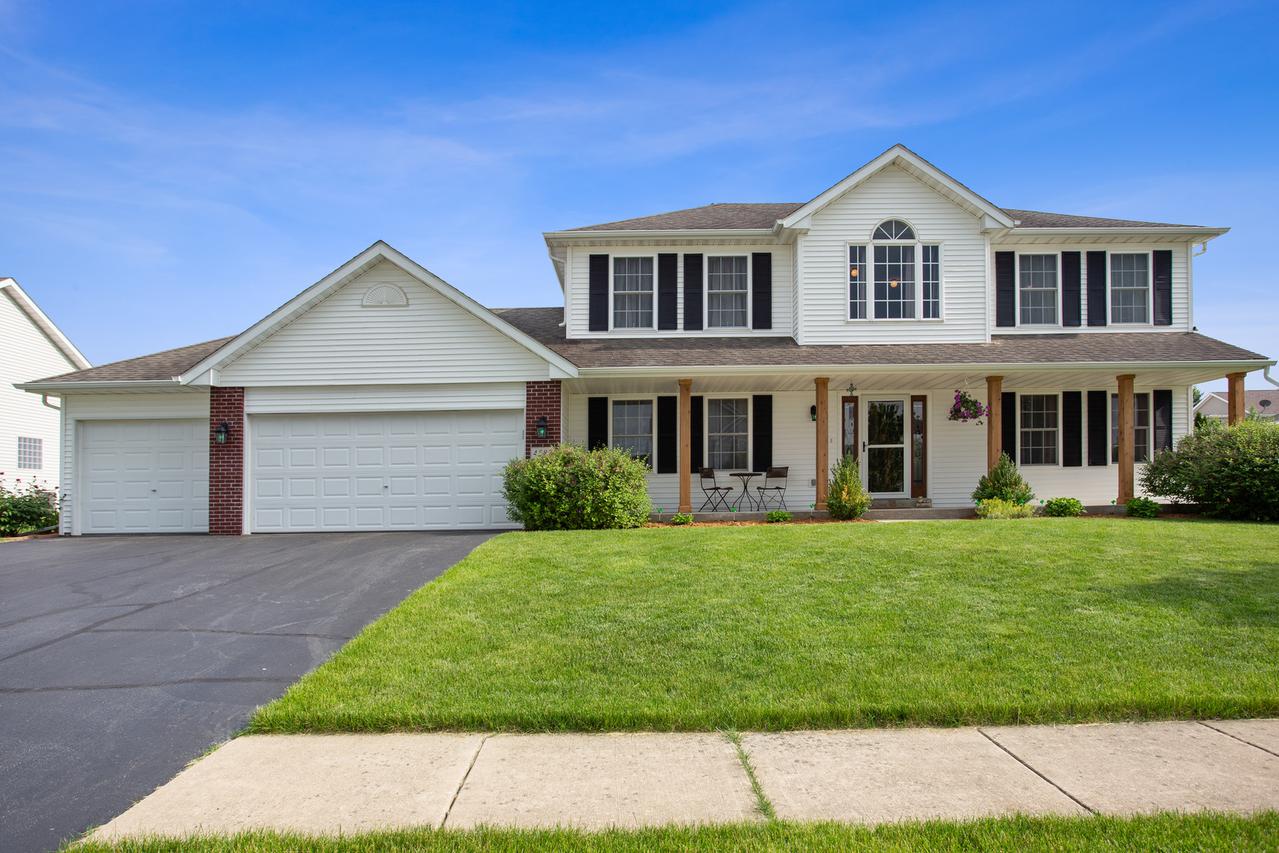 4583 Woodcliff Ln., Roscoe, IL 61073