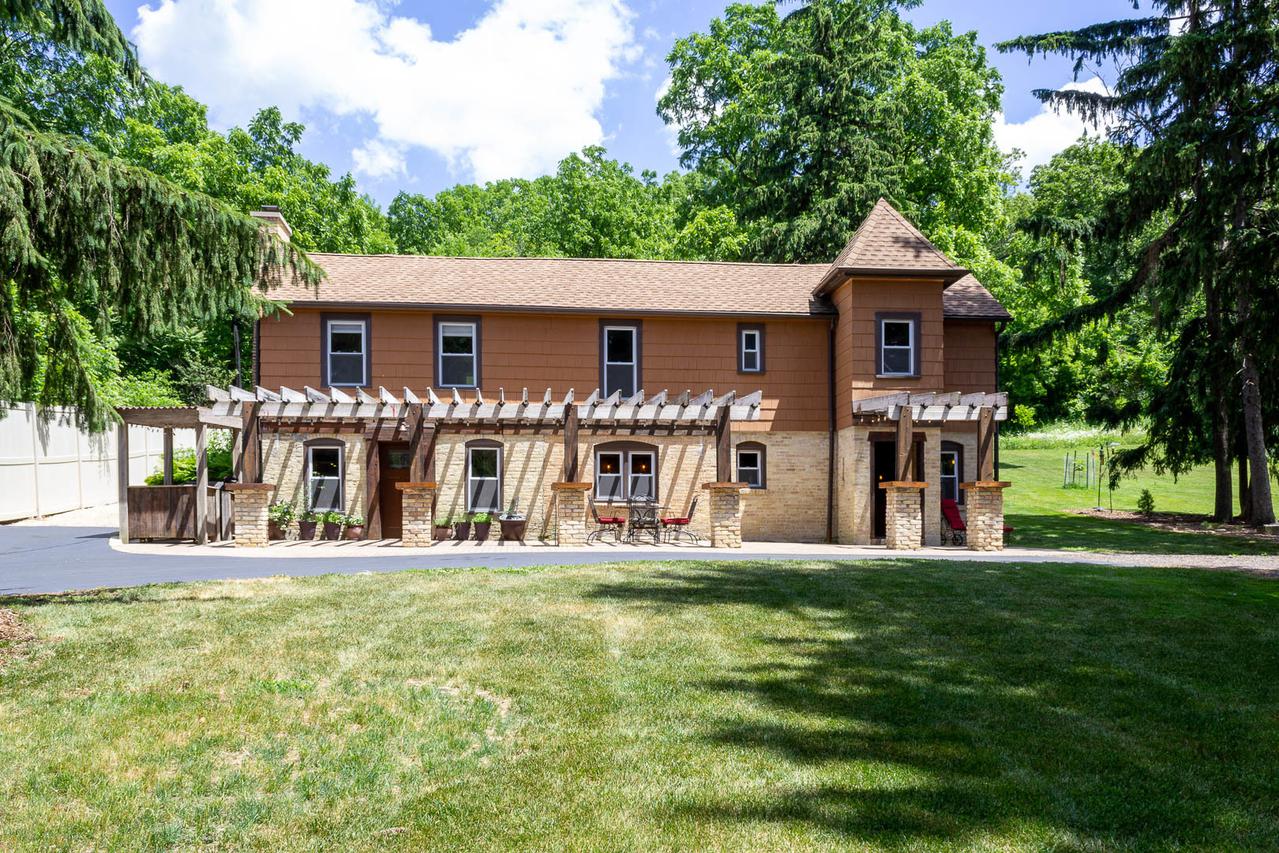15N711 Elgin Ave., East Dundee, IL 60118