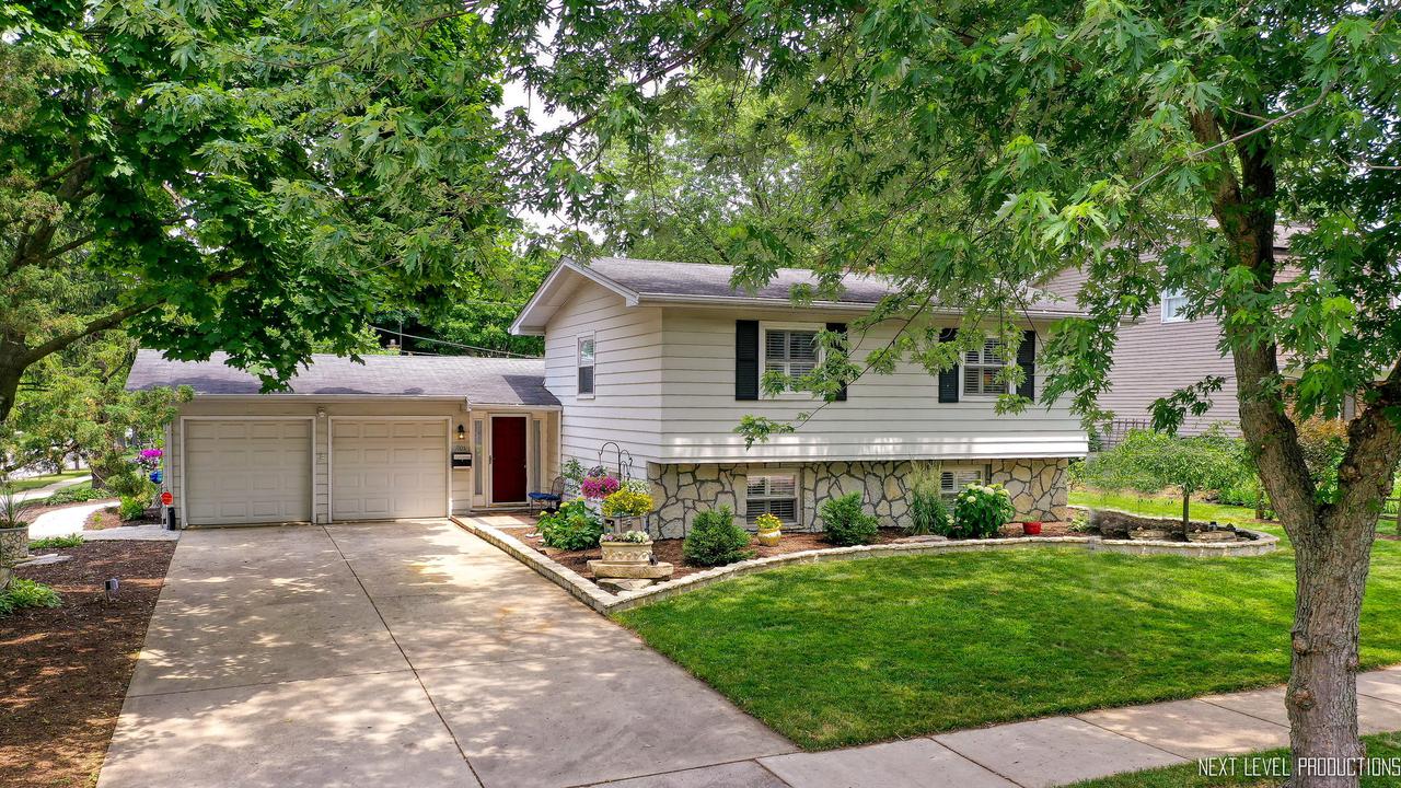 1105 Jane Ave., Naperville, IL 60540