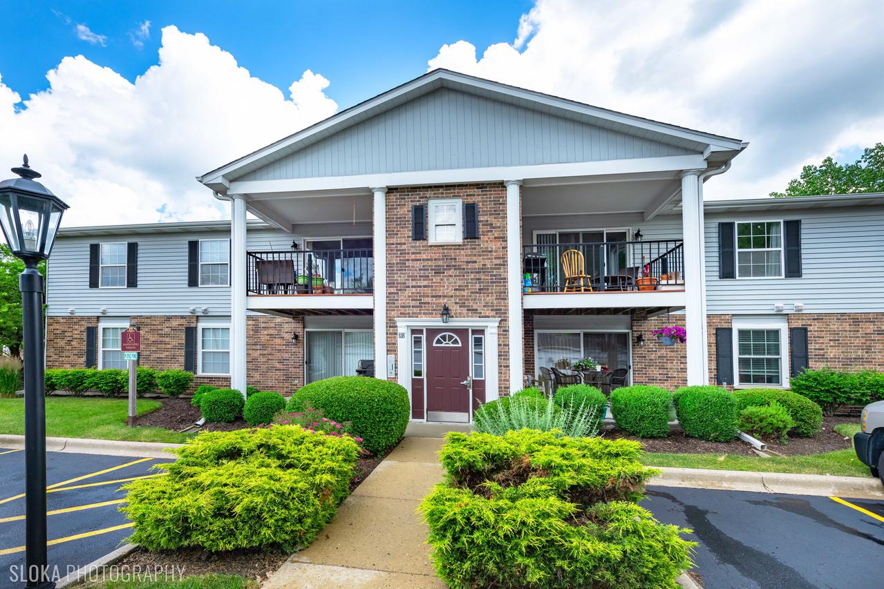 935 Golf Course Rd. #7, Crystal Lake, IL 60014