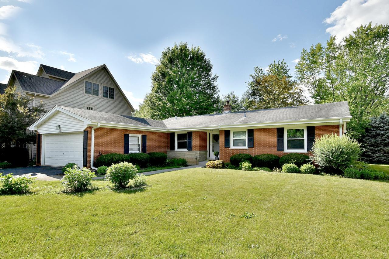 1145 Catherine Ave., Naperville, IL 60540