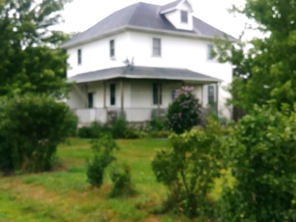 2493 N 300 East Rd., Ashkum, IL 60911
