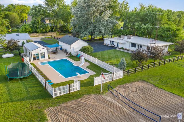 9823 S Carls Dr., Plainfield, IL 60585