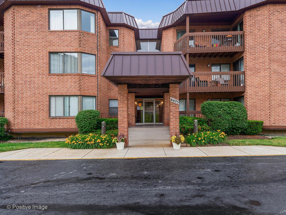 6425 Clarendon Hills Rd. #304, Willowbrook, IL 60527