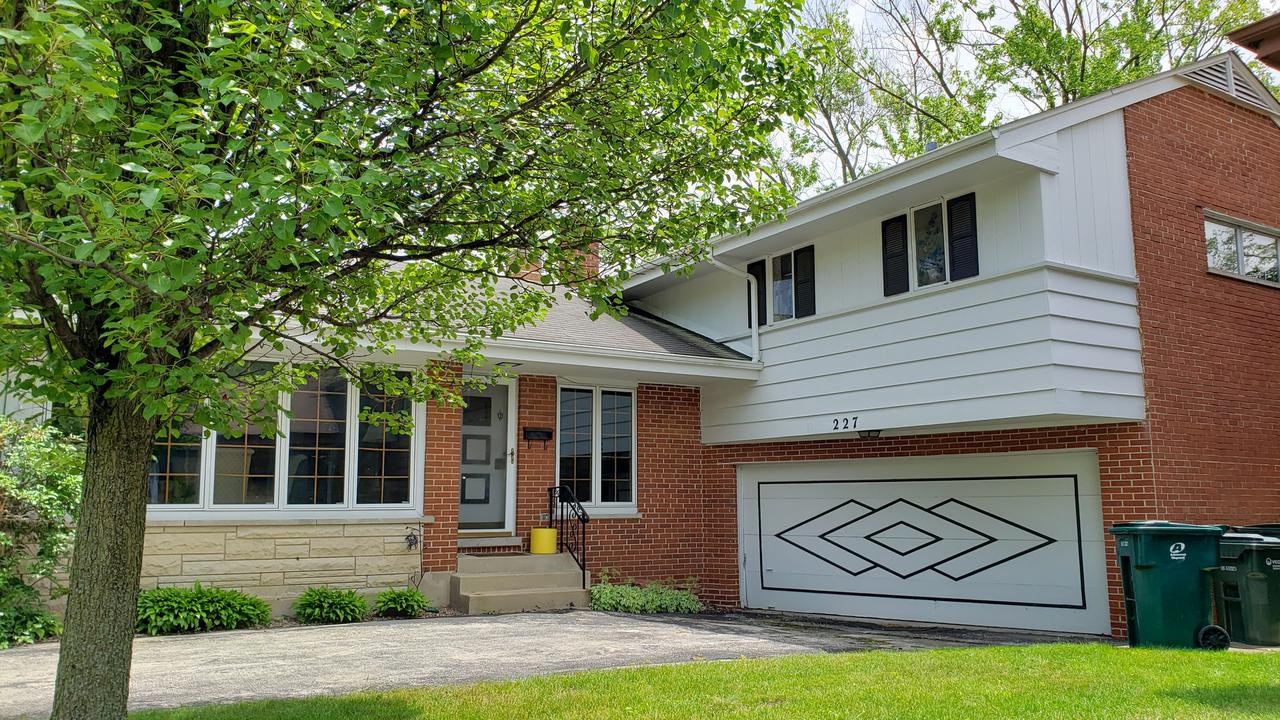 227 Voltz Rd., Northbrook, IL 60062