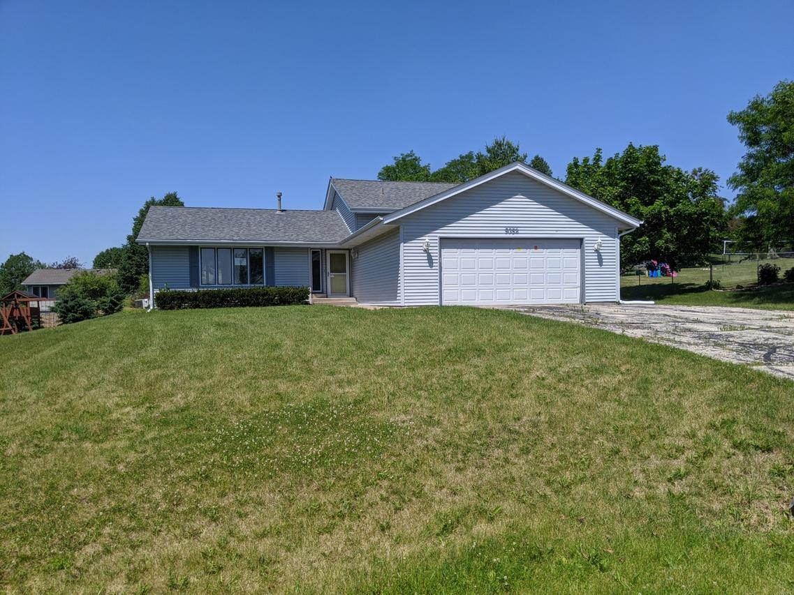 9352 Densmore Dr., Roscoe, IL 61073