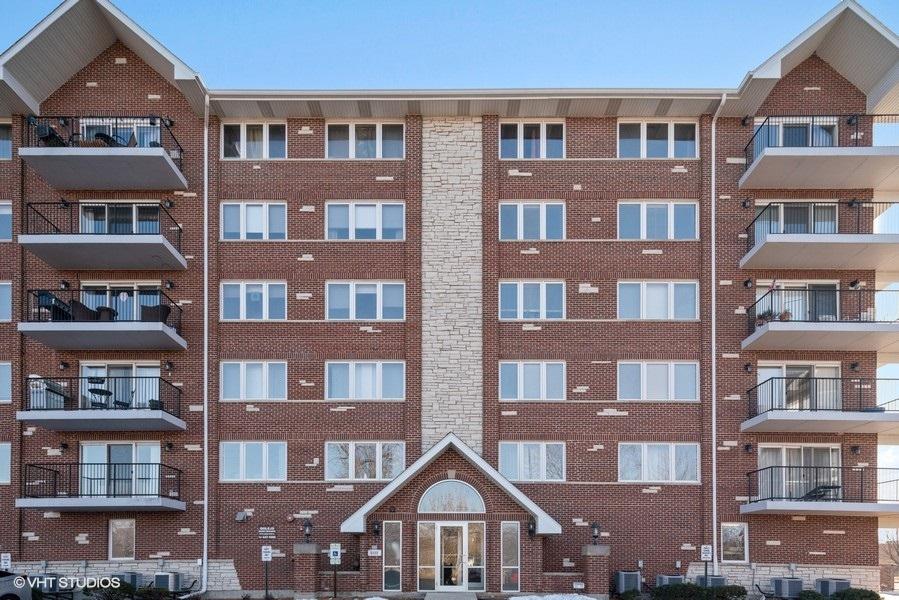 8010 Riverwalk Dr. #5F, Lyons, IL 60534