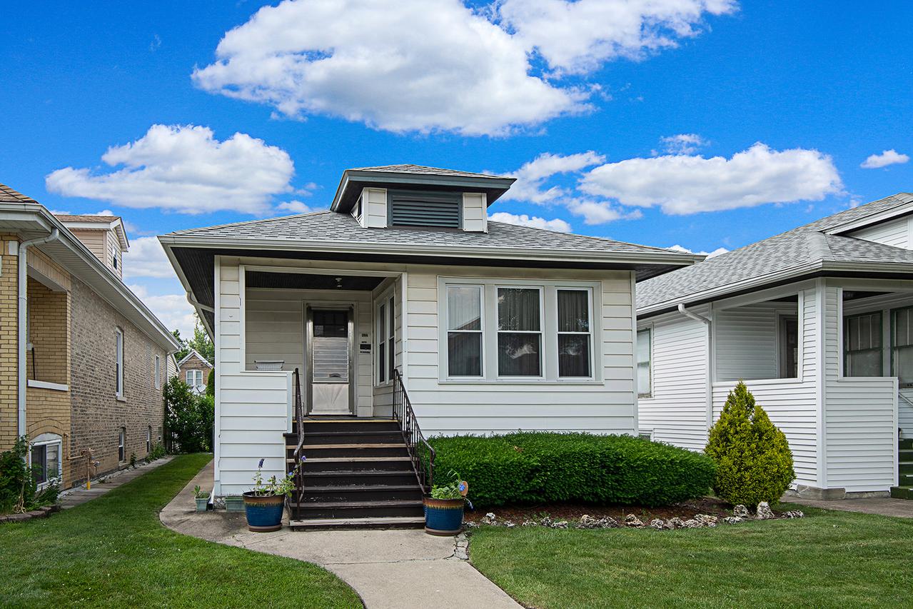 5744 W Grace St., Chicago, IL 60634