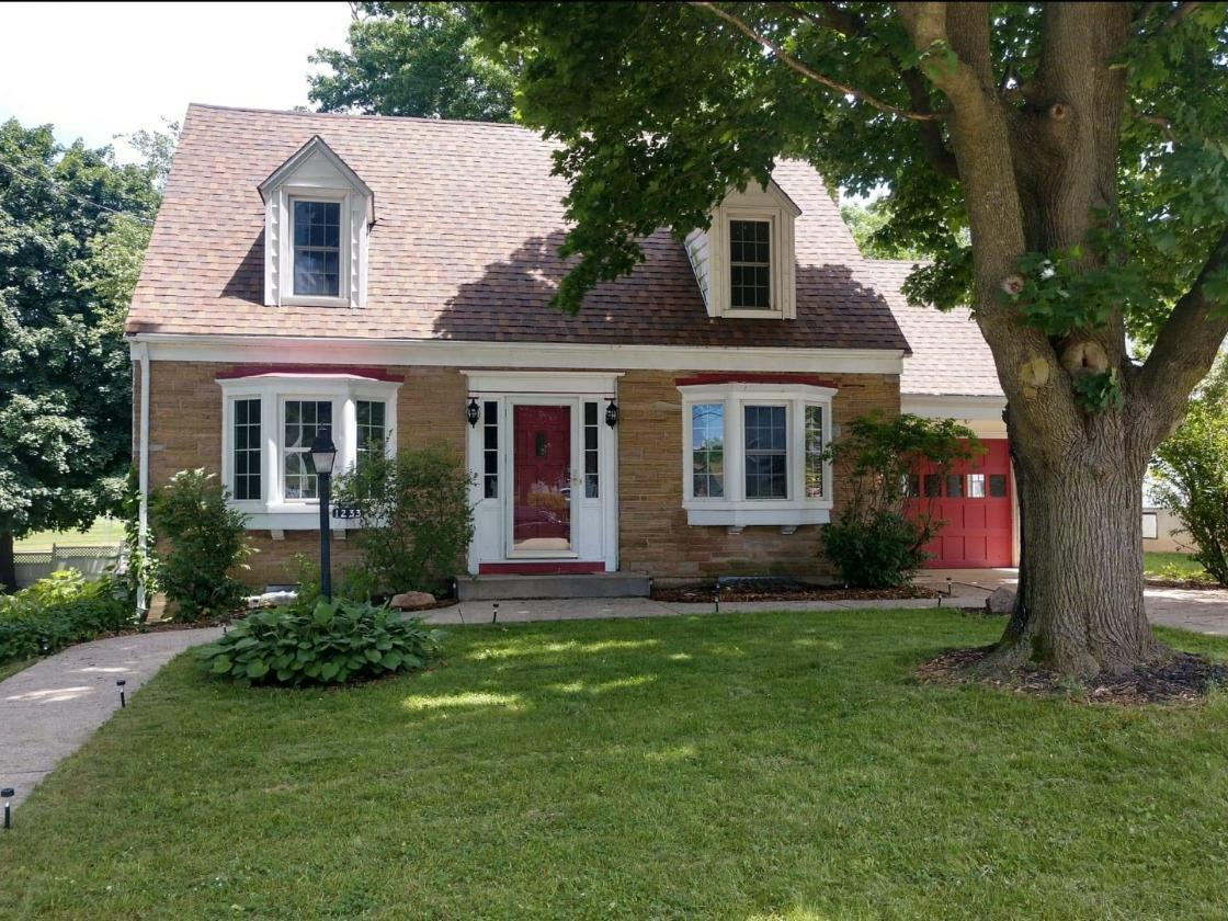 1233 S Seeley Ave., Freeport, IL 61032