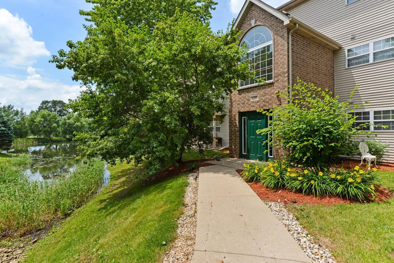 420 Cunat Blvd. #2B, Richmond, IL 60071